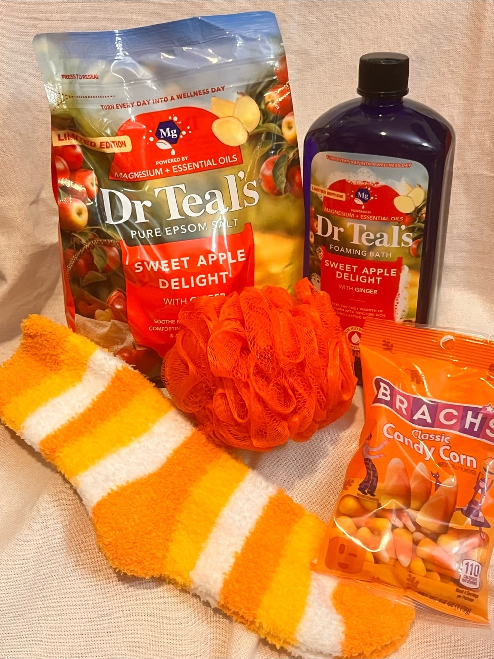 Dr. Teals Sweet Apple Delight Bath Bundle